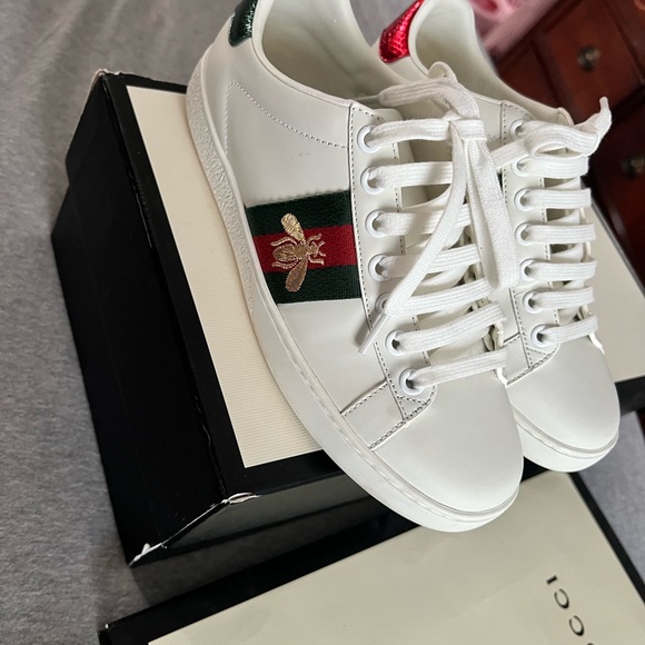 Gucci White Sneakers with Green and Red Accents - Picture 6 of 11